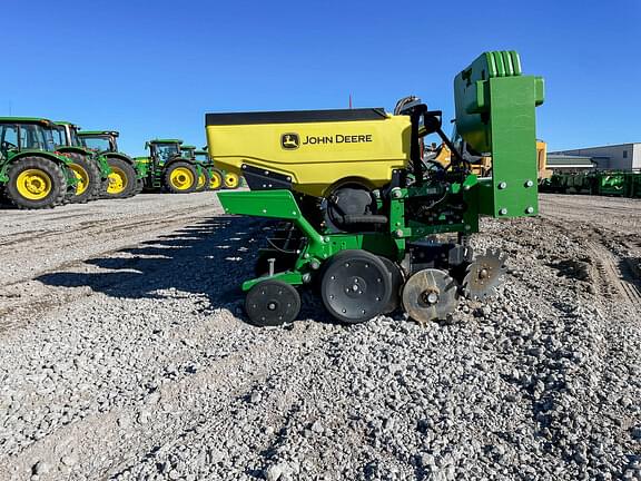 Image of John Deere 1725 equipment image 3