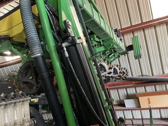 Image of John Deere 1725 equipment image 3