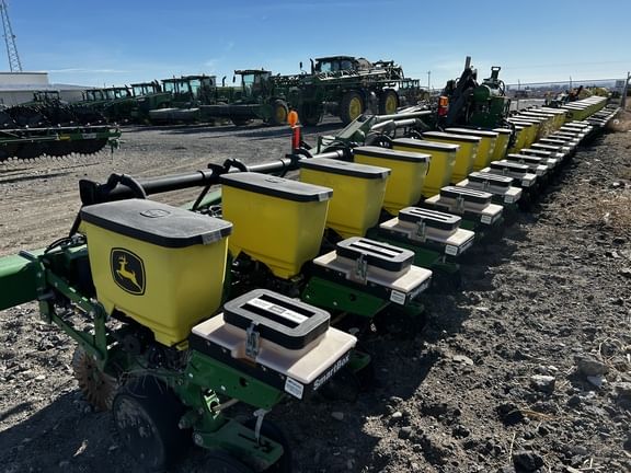 2019 John Deere 1725 Equipment Image0