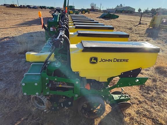 Image of John Deere 1725 equipment image 1