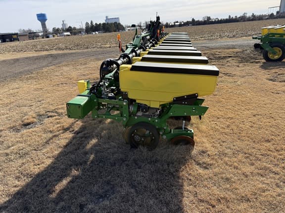 Image of John Deere 1725 equipment image 4