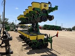 Image of John Deere 1725 equipment image 2