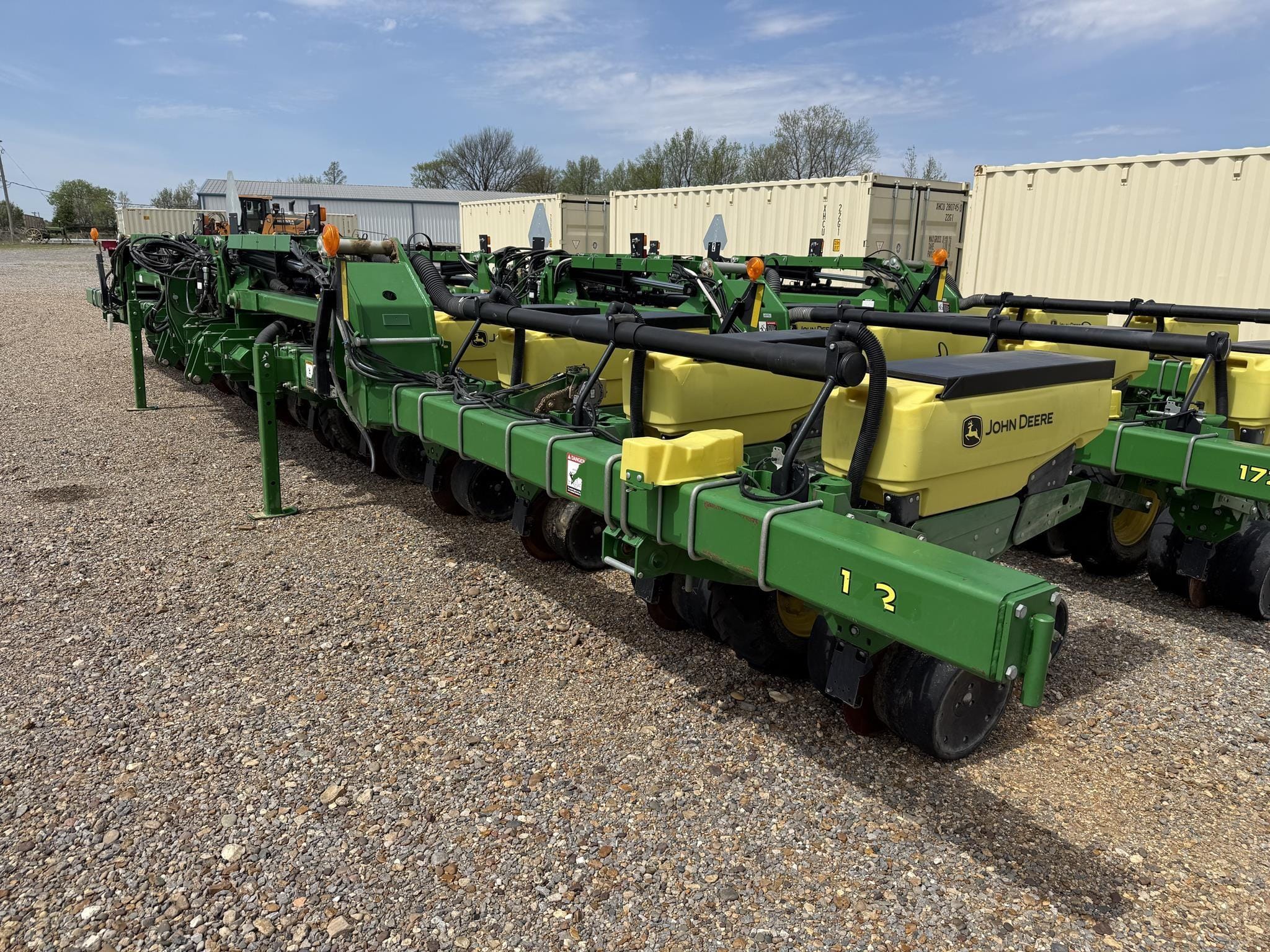 2019 John Deere 1725 Equipment Image0