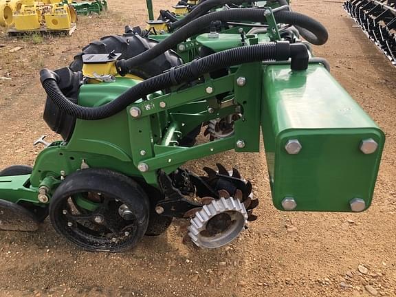 Image of John Deere 1725C equipment image 2