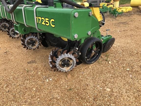 Image of John Deere 1725C equipment image 4