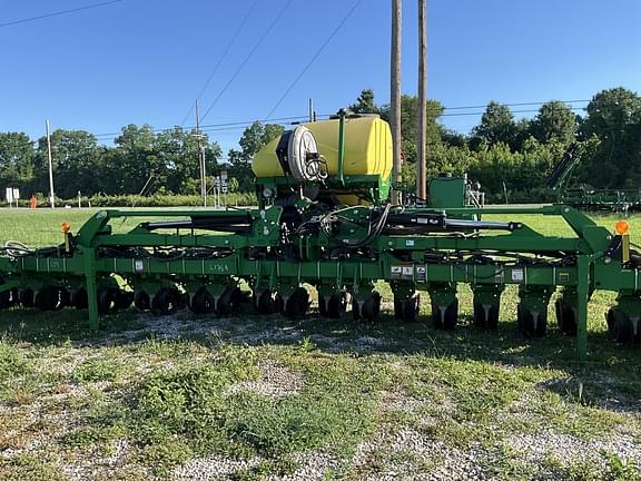 Image of John Deere 1725 equipment image 1