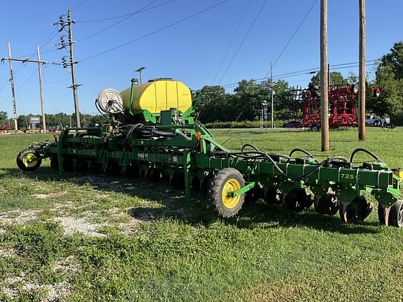 Image of John Deere 1725 Primary image