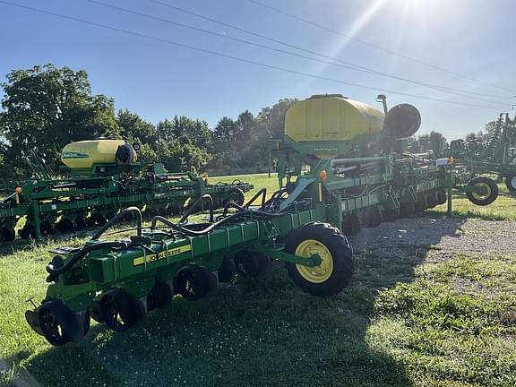 Image of John Deere 1725 equipment image 1