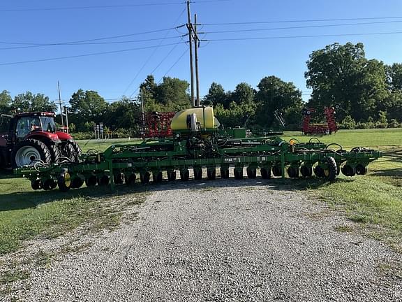 Image of John Deere 1725 equipment image 3