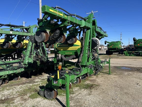 Image of John Deere 1725C equipment image 2