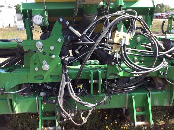 Image of John Deere 1725C equipment image 3