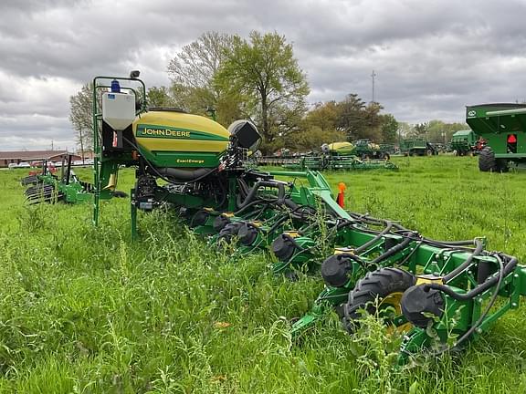 Image of John Deere 1725 equipment image 3