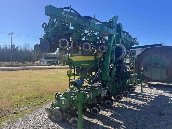 Image of John Deere 1725 equipment image 4