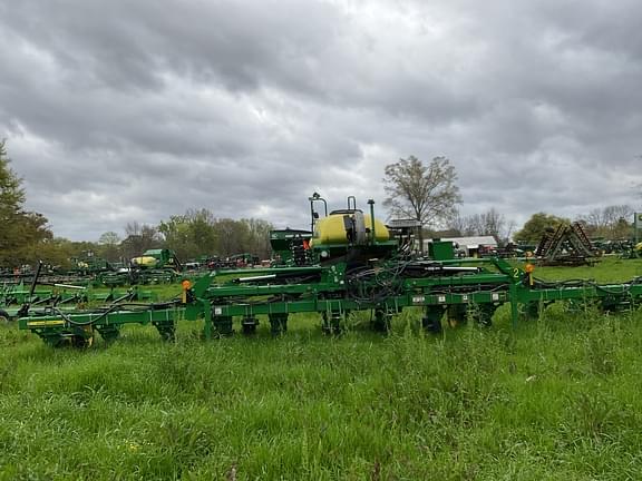 Image of John Deere 1725 equipment image 1