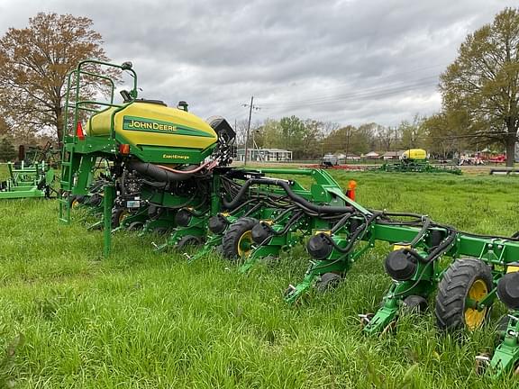 Image of John Deere 1725 equipment image 4