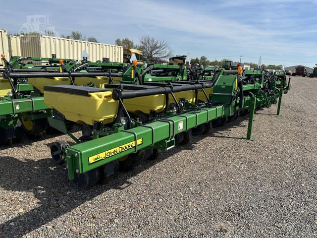 Image of John Deere 1725 equipment image 2