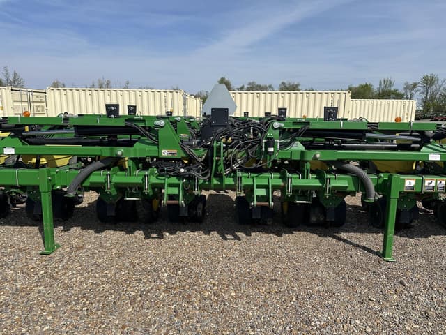 Image of John Deere 1725 equipment image 3