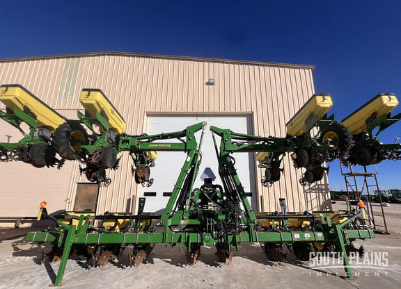 2019 John Deere 1725 Equipment Image0