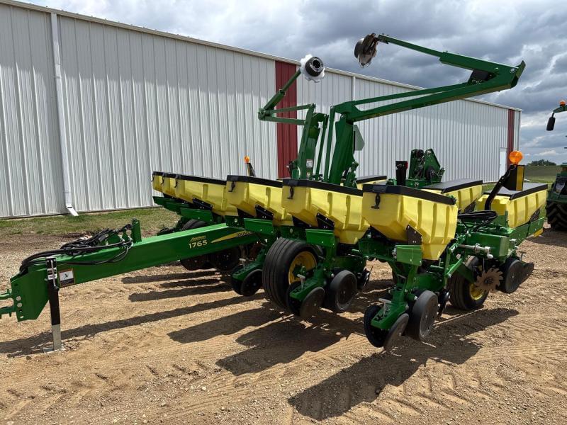 Image of John Deere 1765 Primary image