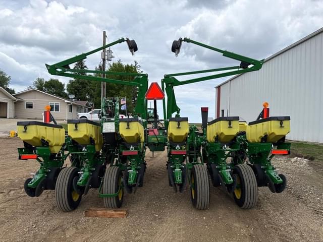 Image of John Deere 1765 equipment image 3