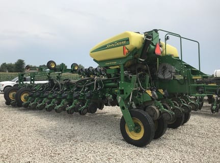 Main image John Deere 1775