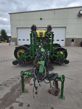 Image of John Deere 1775 equipment image 3