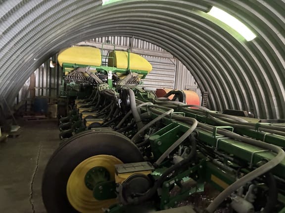 2019 John Deere 1775 Equipment Image0