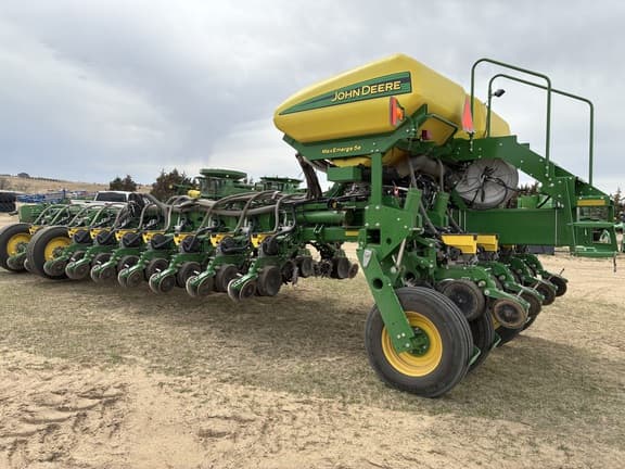 Image of John Deere 1775 equipment image 4