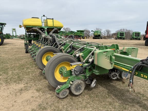 Image of John Deere 1775 equipment image 1