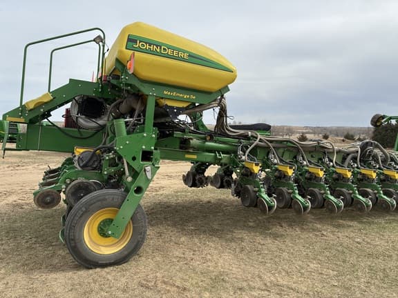 Image of John Deere 1775 equipment image 3