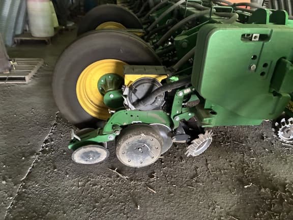 Image of John Deere 1775 equipment image 2