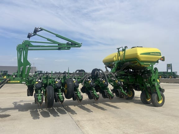 2019 John Deere 1775 Equipment Image0