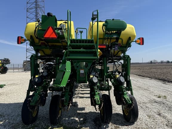 Image of John Deere 1775 equipment image 4