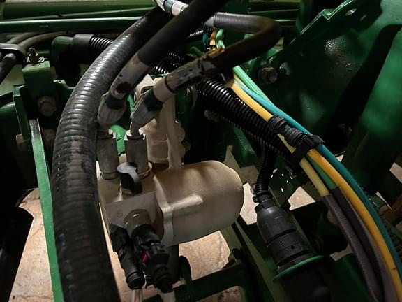 Image of John Deere 1775 equipment image 2