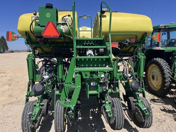 Image of John Deere 1775 equipment image 4