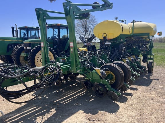 2019 John Deere 1775 Equipment Image0