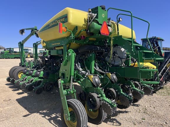 Image of John Deere 1775 equipment image 3