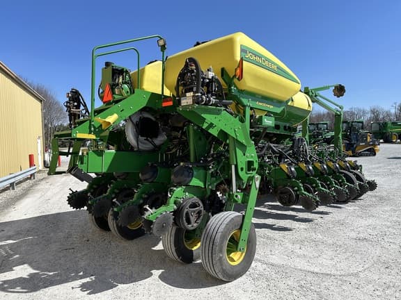 Image of John Deere 1775 equipment image 2