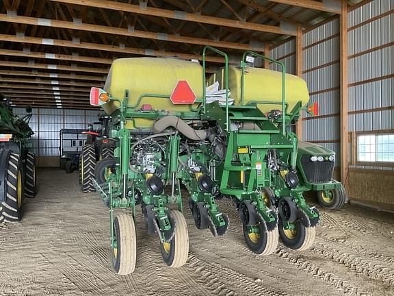 Image of John Deere 1775 equipment image 1