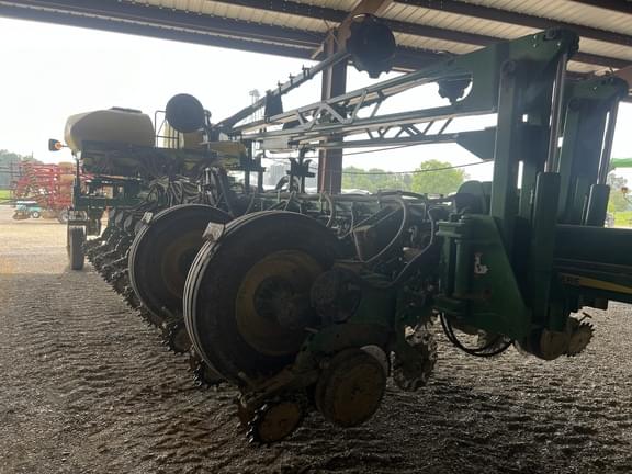 Image of John Deere 1775 equipment image 1