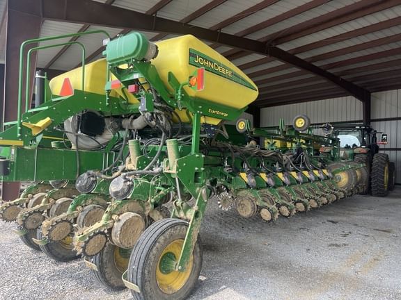 2019 John Deere 1775 Equipment Image0
