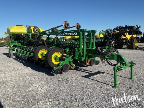 2019 John Deere 1775 Equipment Image0