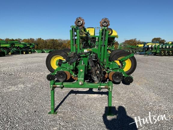 Image of John Deere 1775 equipment image 2