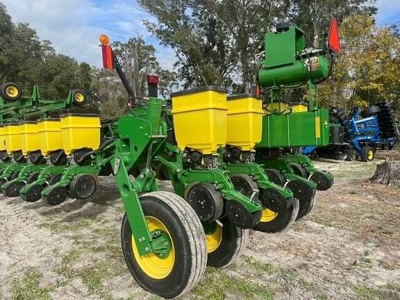 Image of John Deere 1775 equipment image 1