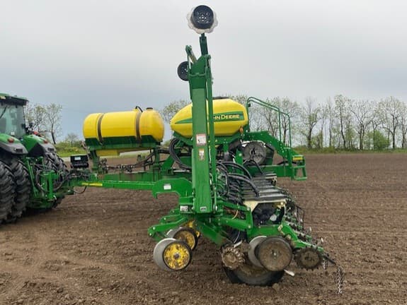 Image of John Deere 1775 equipment image 2