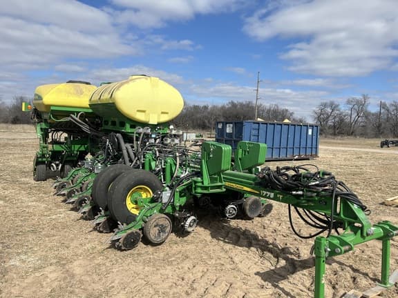 Image of John Deere 1775 equipment image 2