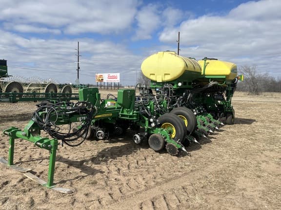 Image of John Deere 1775 Primary image