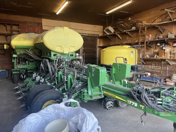 Image of John Deere 1775 equipment image 1