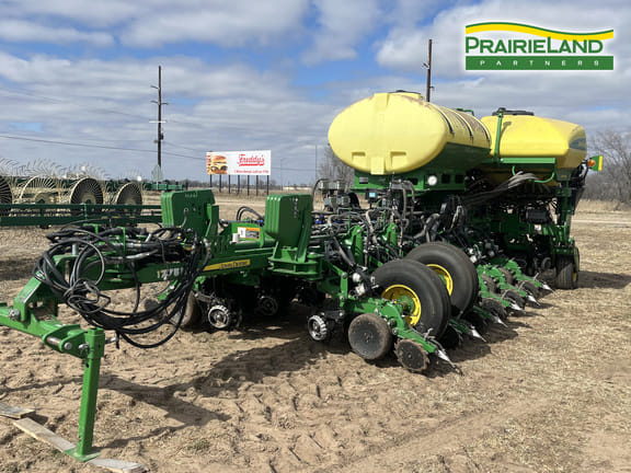 Main image John Deere 1775