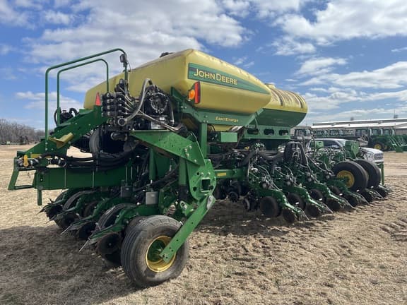 Image of John Deere 1775 equipment image 1